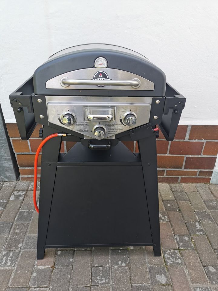 Gasgrill Jamestown 2 Brenner Räucher Brenner Tischgrill Smoker in Weißwasser