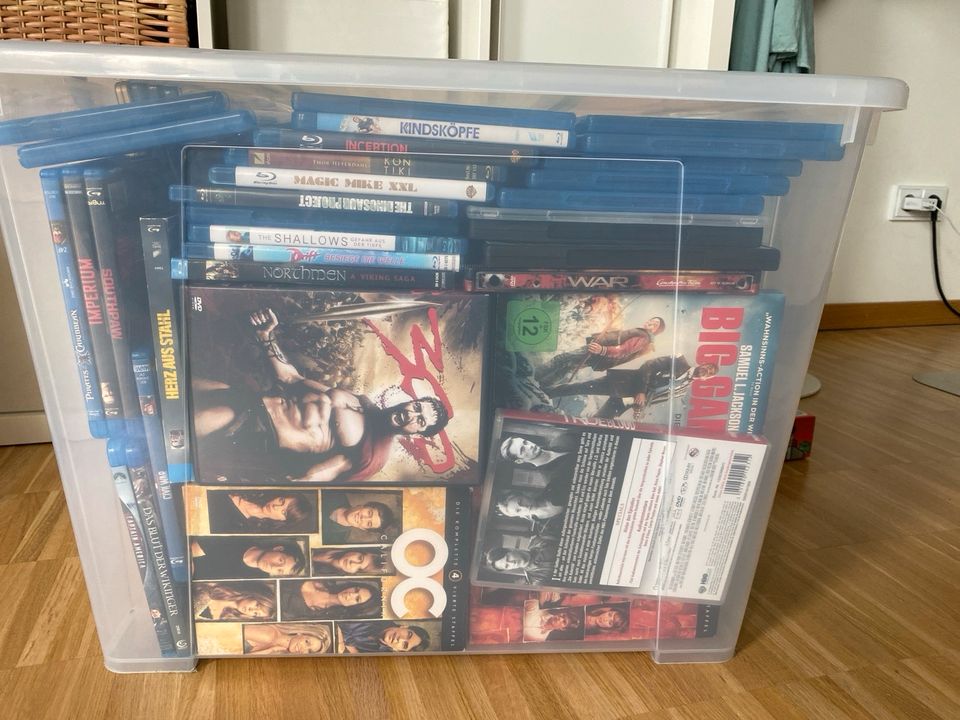 DVDs & Blu-Rays in Set - zur Abholung! in Poing