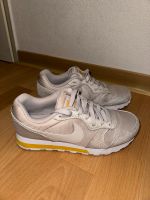 Nike Schuhe weiß/gold/grau Gr. 38,5 Bielefeld - Heepen Vorschau