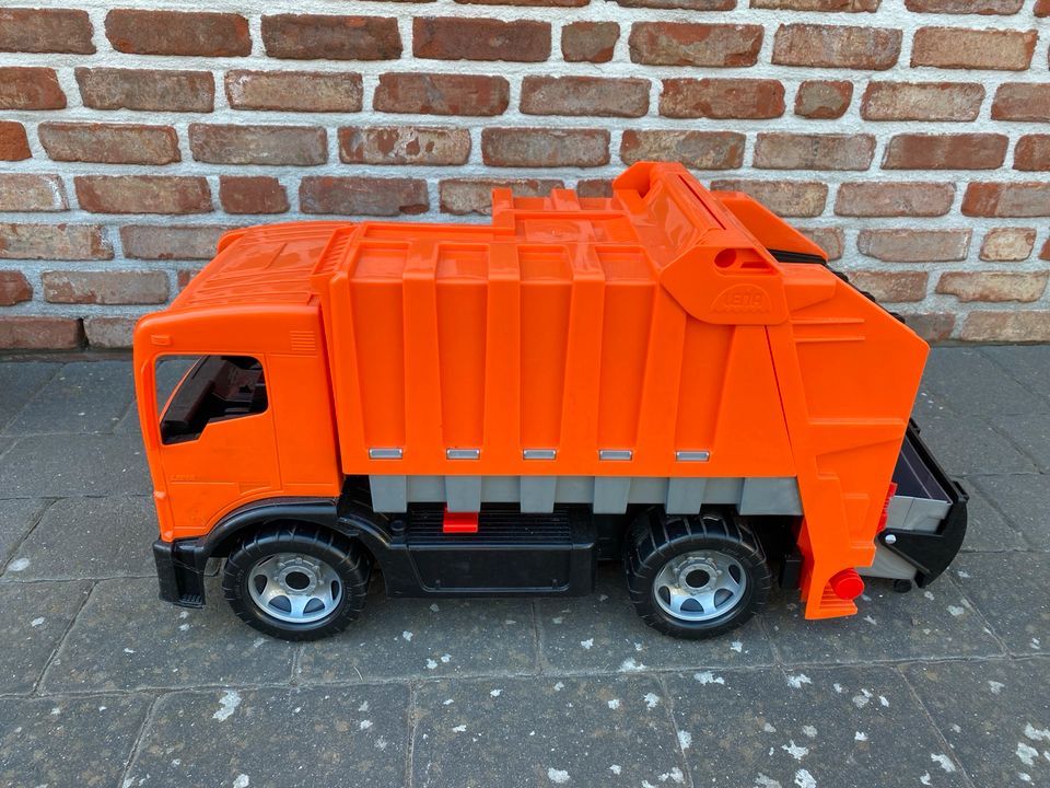Kinder Müllabfuhr Auto in Bad Bramstedt