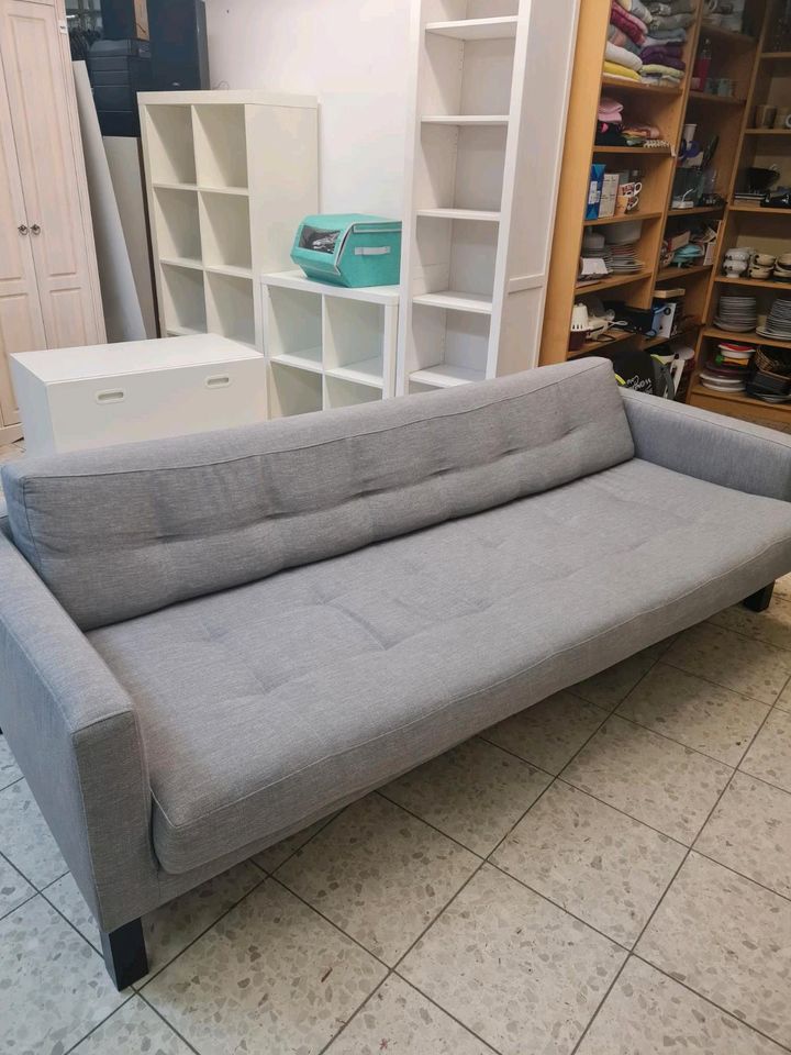 Couch Sofa grau Lieferung möglich in Berlin