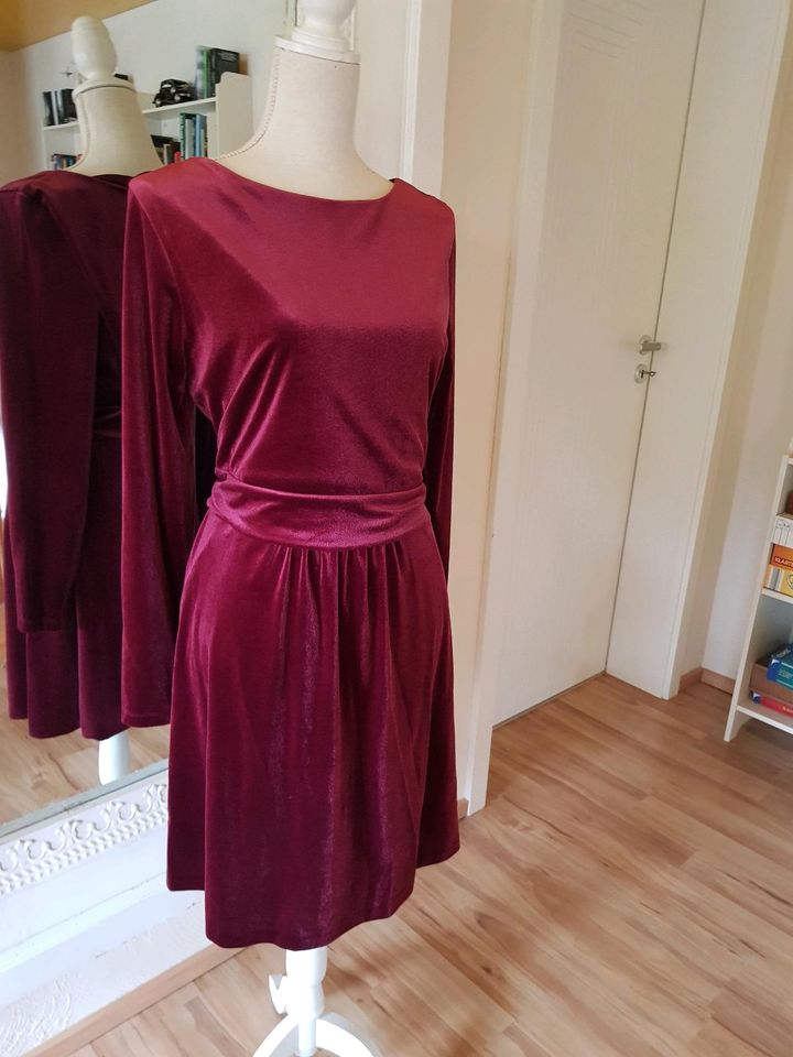 Samtkleid, festlich, Boden, rot, Hingucker, 42, Kleid in Dörverden