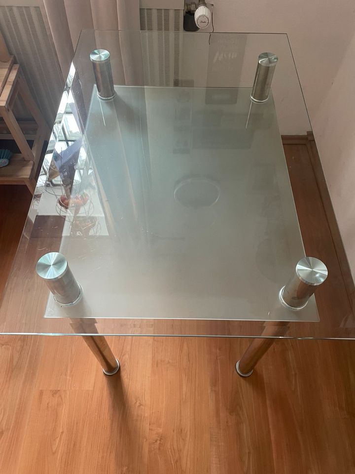 Glastisch, kleiner Esstisch in Osann-Monzel