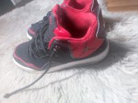 Jordan Schuhe Sneakers Gr.38.5 Junge rot/schwarz Nordrhein-Westfalen - Langenfeld Vorschau