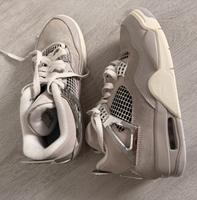 UNISEXAir Jordan 4 - Retro-Sneaker in hellem Eisengrau und Silber Nordrhein-Westfalen - Weilerswist Vorschau