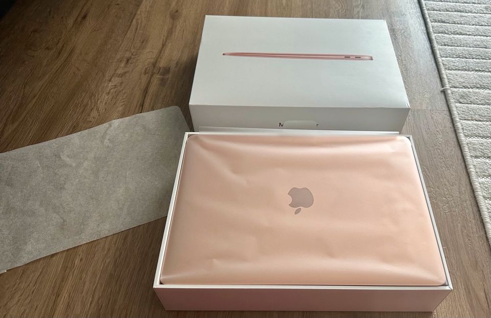 APPLE MacBook Air 2021 Modell in Rosegold in Hamburg