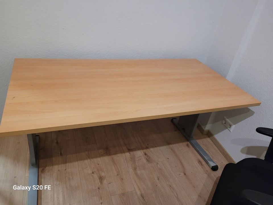 Schreibtisch/Bürotisch in Leipzig