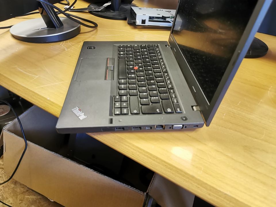 Lenovo i5 5200u L450 8 Gb / 126 SSD 14“ in Frankfurt am Main