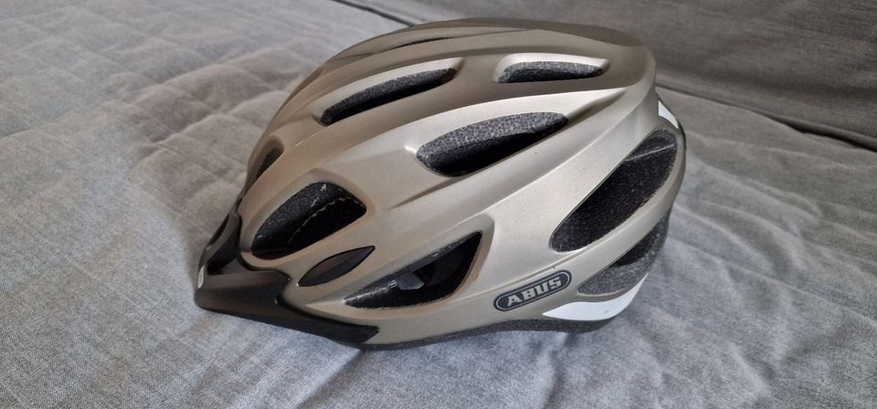 Fahrradhelm von Fa. ABUS New Gambit in Kissenbrück