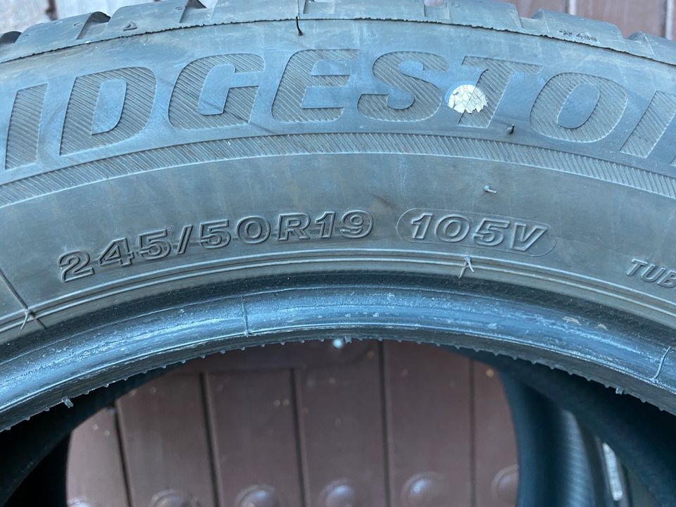 2 Winterreifen Bridgestone 245/50R19 105V Runflat gebraucht 2022 in Marienberg