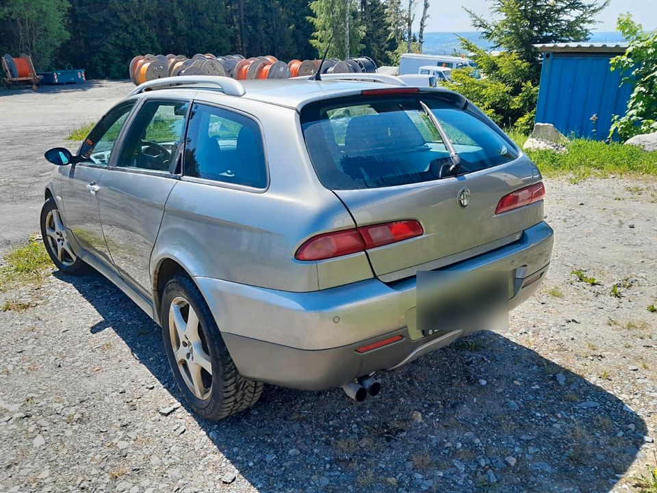 Alfa Romeo Crosswagon 4WD in Kirchberg