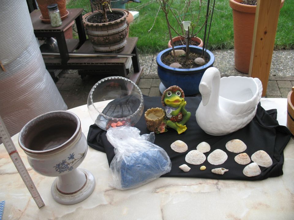 Konvolut Blumengefässe Schwan,Frosch Pokal,Übertöpfen,Glassteinen in Saarbrücken