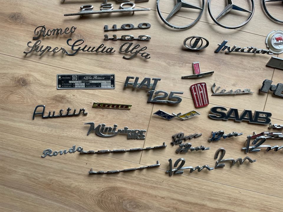 Embleme  Schriftzug,Audi,Mercedes,Peugeot,NSU,Renault,Fiat, Alfa, in Badenweiler
