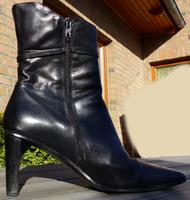 Stiefeletten Leder schwarz Gr. 39 leicht gefüttert Made in Italy Schleswig-Holstein - Glinde Vorschau