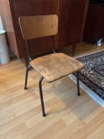 Kleiner vintage Holzstuhl Klassenzimmer bequem Kinderstuhl Berlin - Neukölln Vorschau