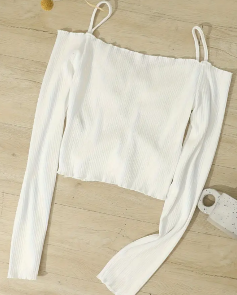 Schmal geschnittenes T-Shirt mit kalten Schultern und Rüschen in Wiesloch
