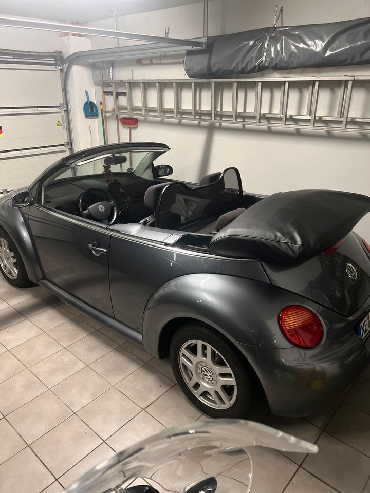 VW Beetle Cabrio - 1,6l Highline in Kaarst