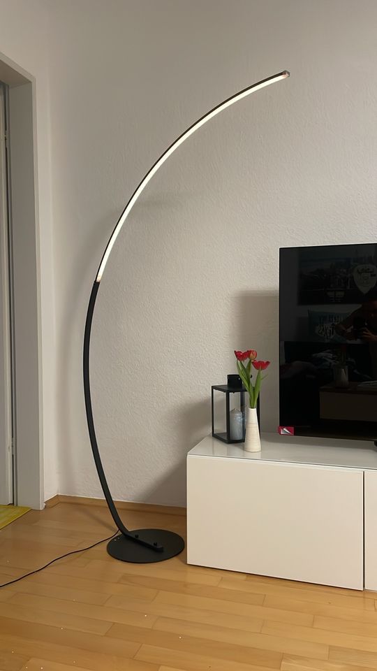 Bogen - Stehlampe mit dimmbaren LED‘s + Fernbedienung in Düsseldorf