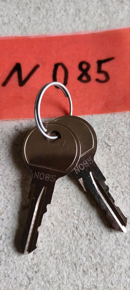 Thule N085 Schließzylinder und Schlüssel in Hofgeismar