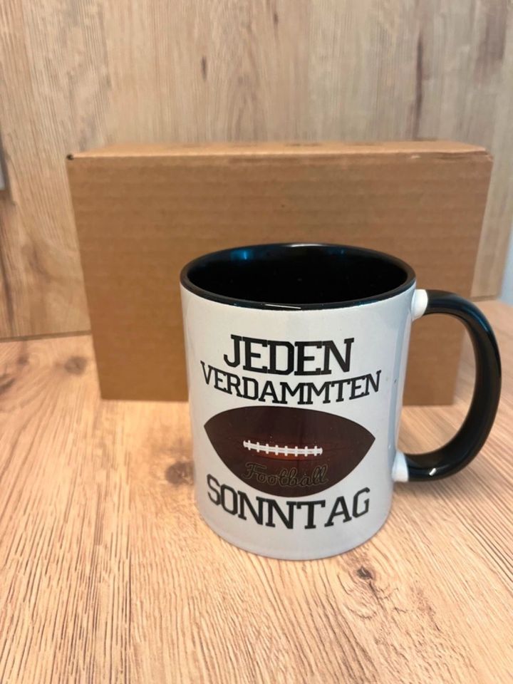 Tasse Statement „Jeden verdammten Sonntag Football“ Neu in Senftenberg