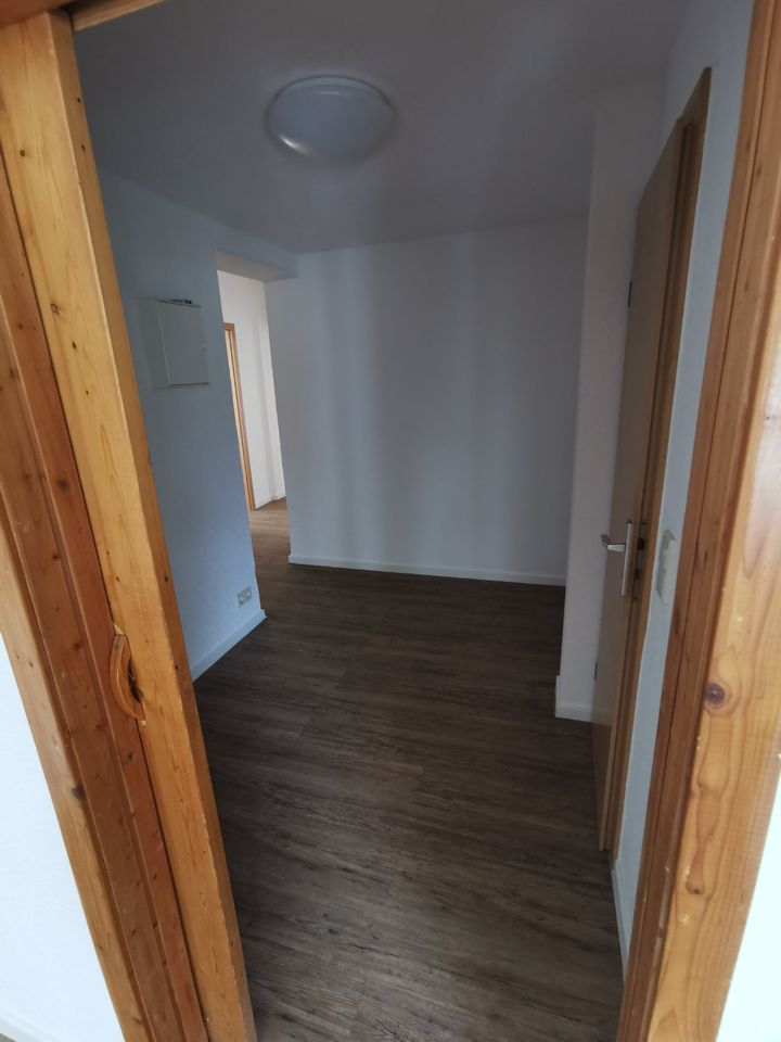 5-Zimmer-Wohnung neu renoviert mit Balkon und Gäste WC in Gera in Gera
