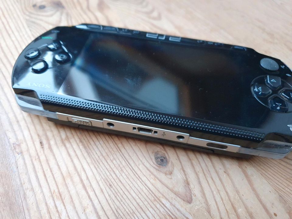 Playstation PSP mit Zubehör in Gräfenhainichen