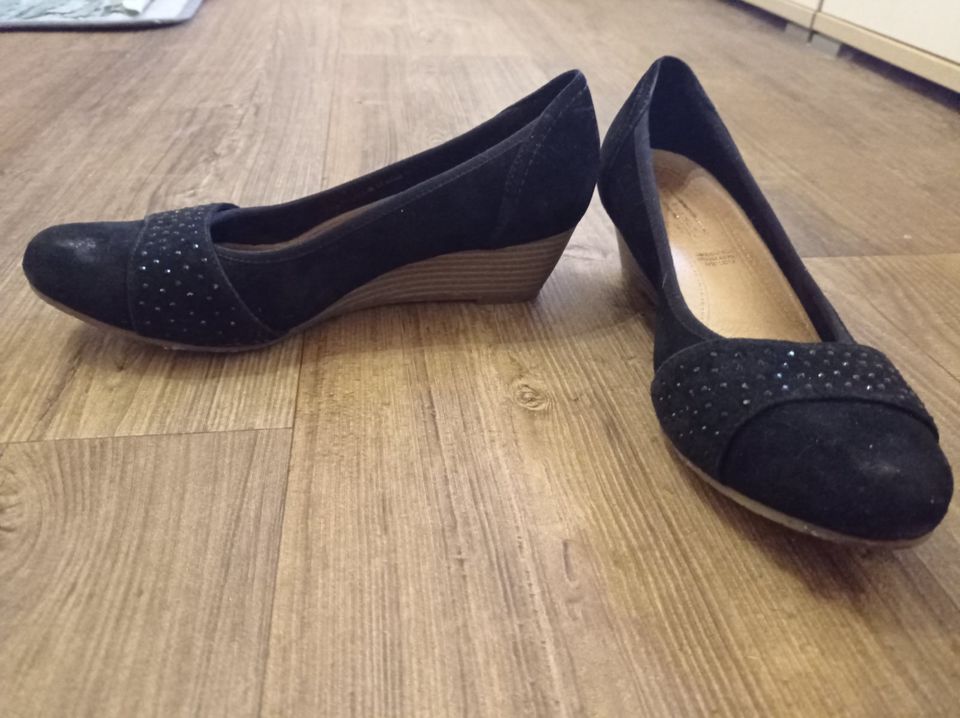 Damen Schuh Ballerina schwarz mit Steinen Größe 37 in Lüdenscheid