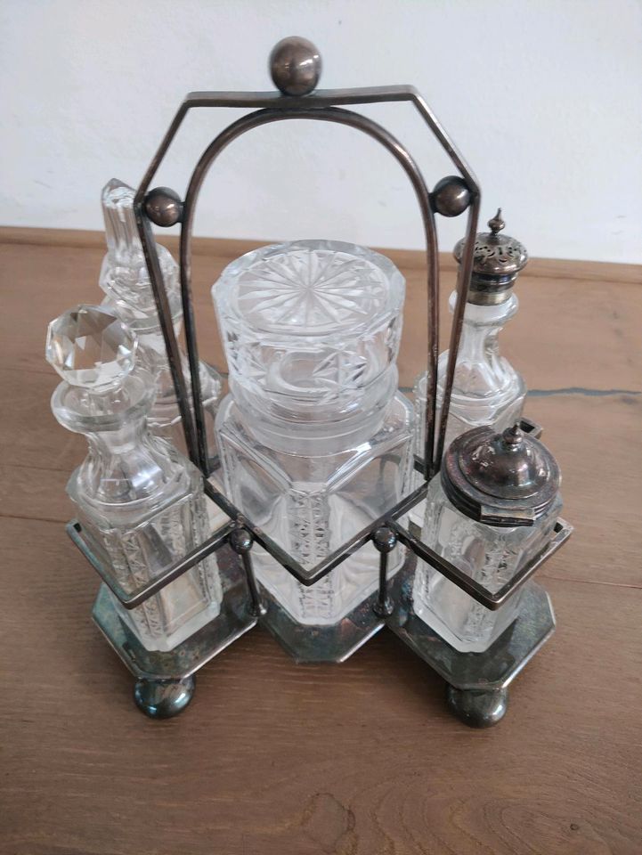 Menage antik Ständer aus Silber, Gefäße aus Kristallglas in Icking