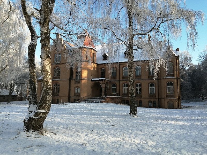 Historisches Schloss in idyllischer Natur bei Güstrow in Gülzow-Prüzen