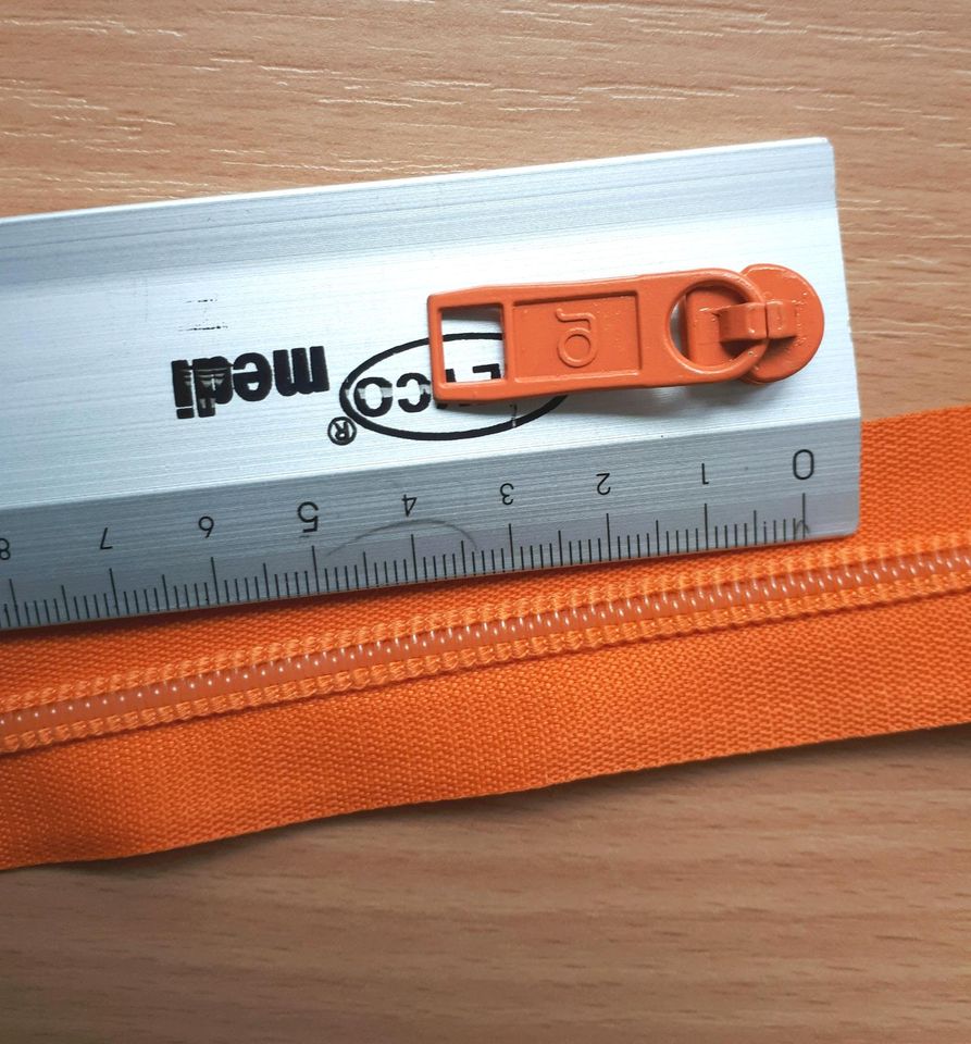 20,5 m Endlosreißverschluss 6 mm + 20 Zipper Metall orange in Erfurt