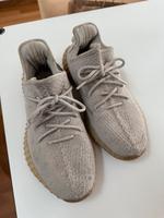 Yeezy Boost 350 v2 Größe 45 1/3 München - Maxvorstadt Vorschau