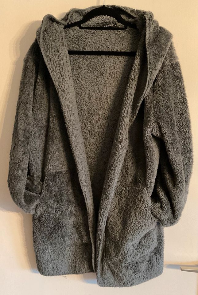 Teddy cardigan Jacke Kapuze Taschen Größe XL in Elmenhorst bei Grevesmühlen