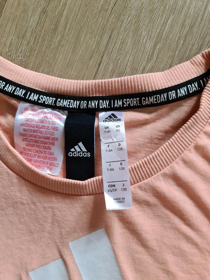 ADIDAS Mädchen Sportklamotten Set, T-Shirt, Leggings, Shirts in Hohenwestedt