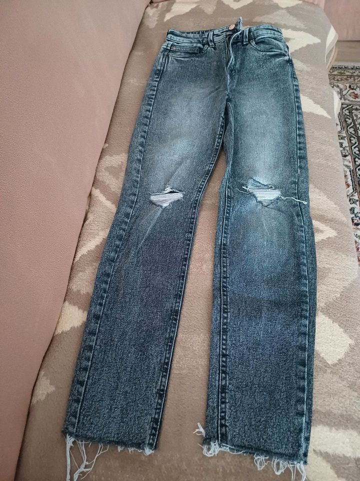 Stradivarius Jeans Gr. 36 in Neuberg