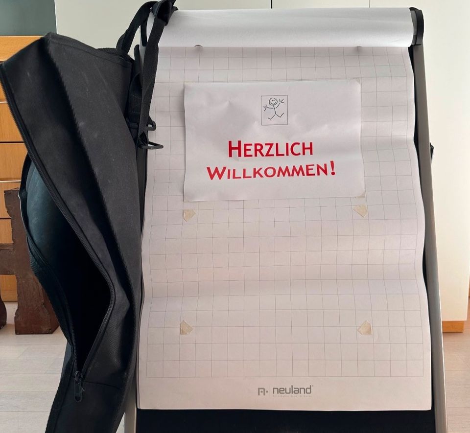 Tisch-Flipchart und Minipinnwand in Einem  mit Tasche von Neuland in München