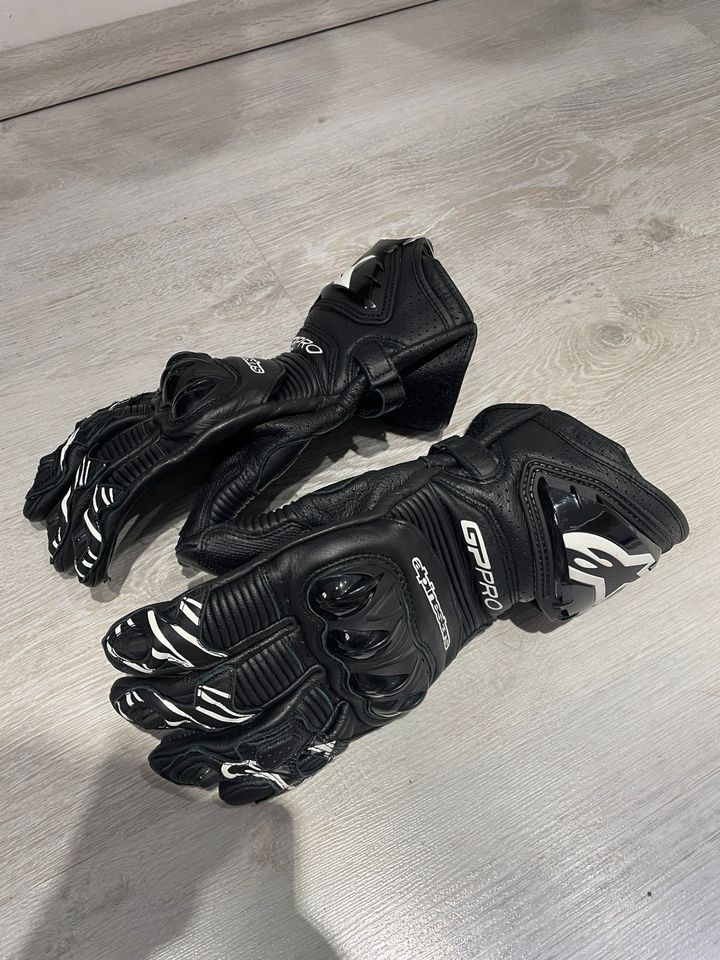 Alpinestars GP PRO R3 Motorradhandschuhe, Gr. L in Zülpich