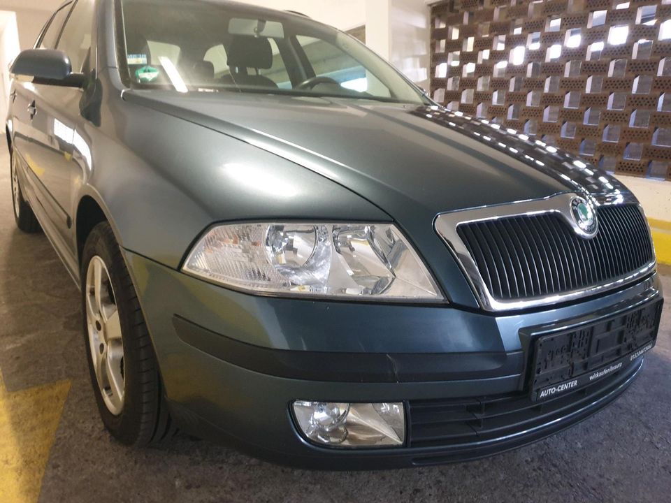 Skoda Octavia 1,6 FSI Ambientepure.bj 12.2006, TÜV bis Mai 2026 in Hamburg