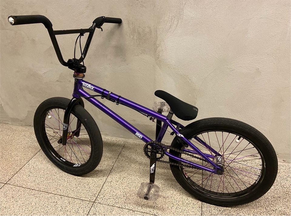 Total Bmx / Custom / Special / Black vs Purple / Top Zustand in Hamburg