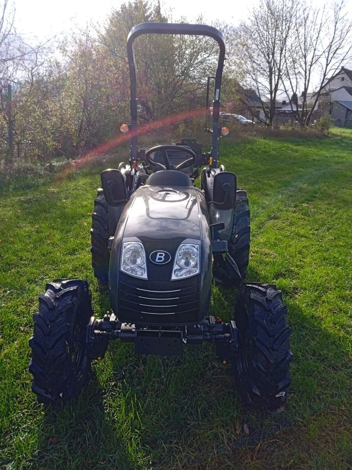 Branson 2500L Black Edition Schlepper Traktor SBF in Kaltenlengsfeld