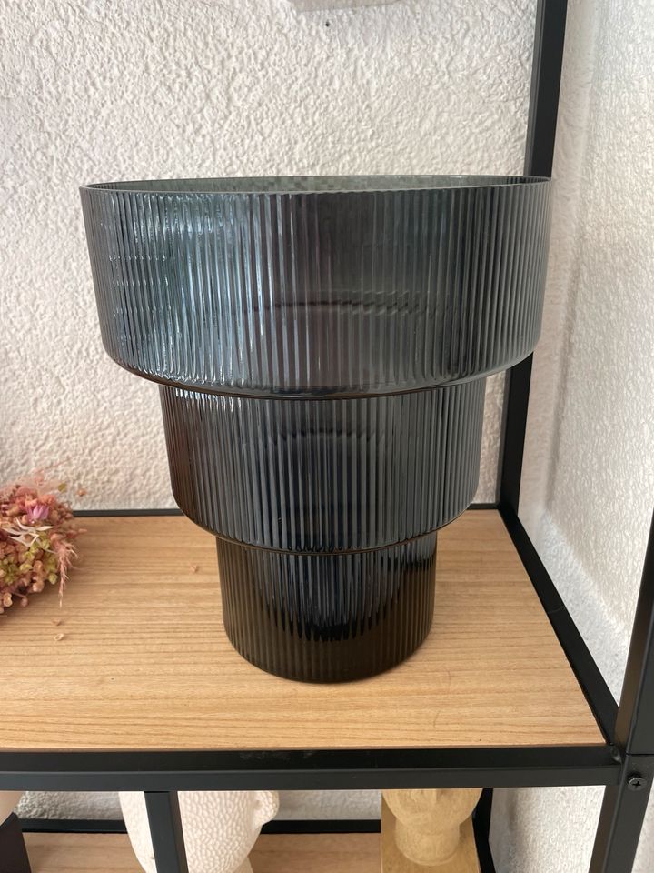 Vase H&M schwarz in Heidelberg