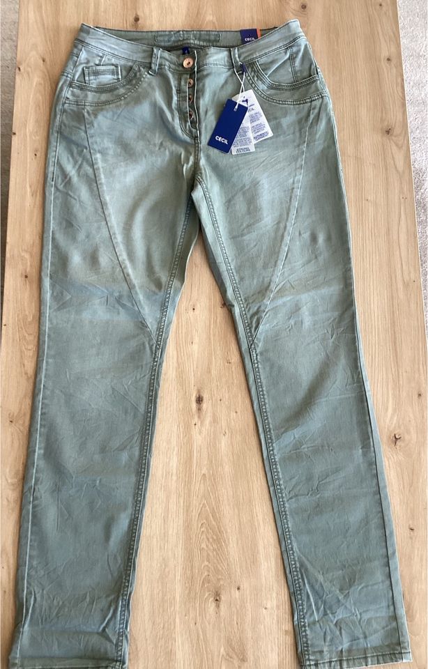 Cecil Hose Gr. 30 NEU in Vaale (Holst)