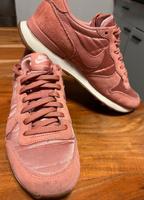Nike Sneaker / Turnschuhe / Hallenschule - Gr. 38,5 Bayern - Höchberg Vorschau