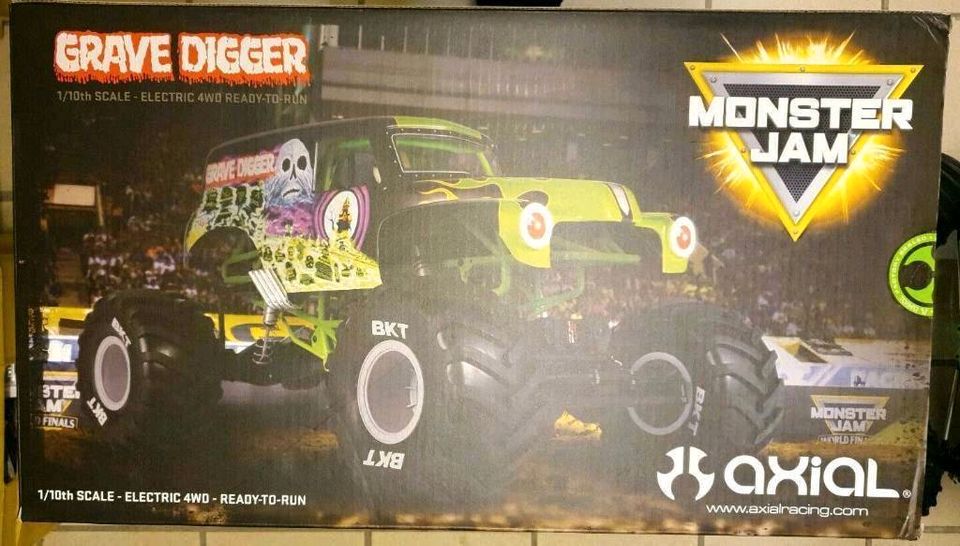 Monster-Jam Monstertruck Axial Smt-10 Grave-Digger OVP 1:10 RC in Nauheim