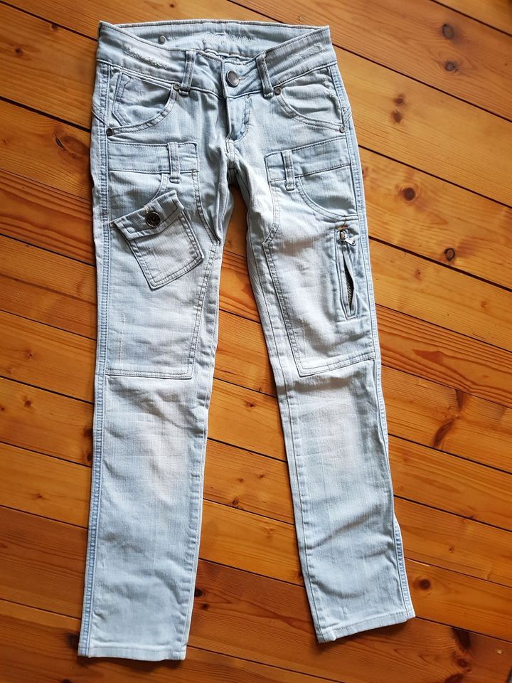 BT Jeans low-cut bleached, ripped, 34/24 W24/25, L32 in Stadtallendorf