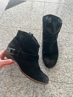 Stiefeletten von UGG in Schwarz Wildleder Nordrhein-Westfalen - Wiehl Vorschau