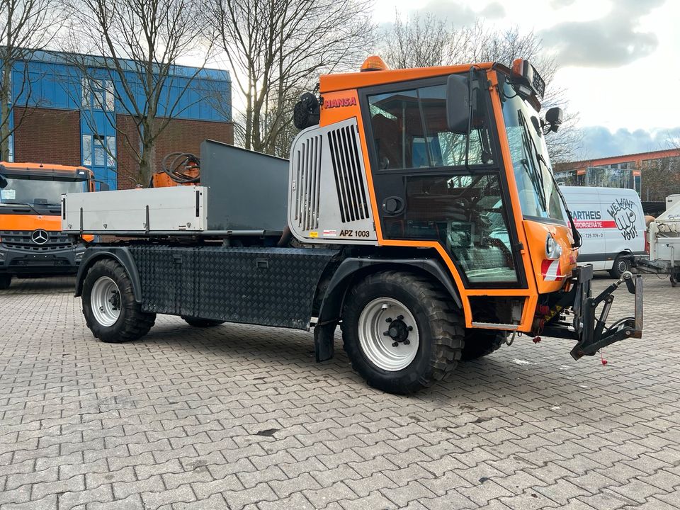 Hansa APZ 1003L Kommunalfahrzeug  Winterdienst Kehrmaschine in Hamburg