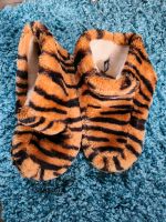 Tigerhausschuhe Tiger Tier Hausschuhe Kinder 34 Hessen - Gelnhausen Vorschau