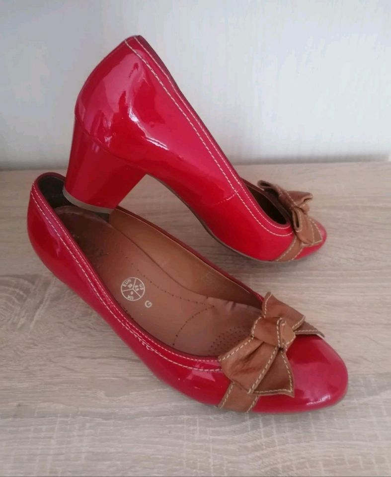 Jenny by ara Pumps Lackpumps Damenpumps Größe 39 -wie neu- in Westeregeln