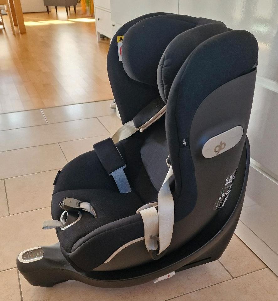 wie NEU: Kindersitz drehbar GB Vaya i-Size ISOFIX in Satin black in Henstedt-Ulzburg