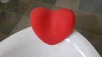 Nackenstütze für die Badewanne in Herzform aus rotem Schaumstoff Bayern - Feldafing Vorschau